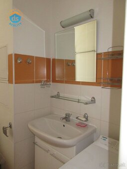 Na prenájom prerobený, zariadený jednoizbový byt, 28 m2 + pi - 4