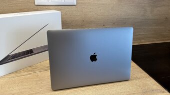 Apple MacBook Pro 15" 2019 - 4