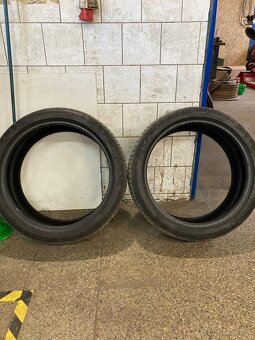 245/40R20 - 4