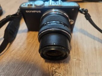 Olympus 17mm, 14-42mm, nikon 50mm - 4