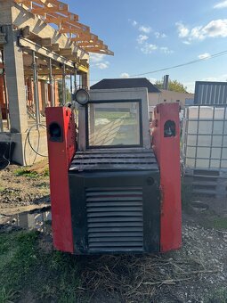 Šmykom riadený nakladač GEHL 3510 - 4