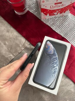 iPhone XR - 4