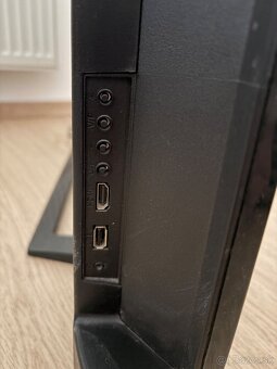 Televizor s ovladacom - Grunding - 4