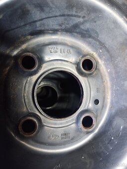 Predám sadu diskou R14 4x100 Hyundai plus zimné pneu - 4