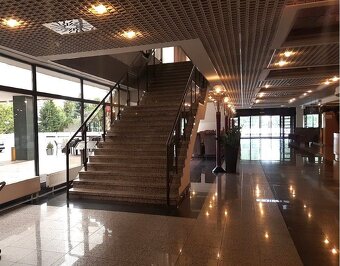 Kongresová sála, lobby, kuchyňa, jedáleň a príslušenstvo na  - 4