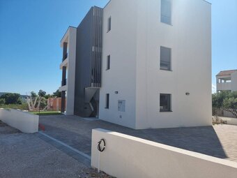 CHORVÁTSKO - 4 izbové apartmány s priestrannými pivnicami - - 4