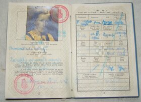 Predam Chorvatsky diplomatický pas z 2 ww...vela razítok spo - 4