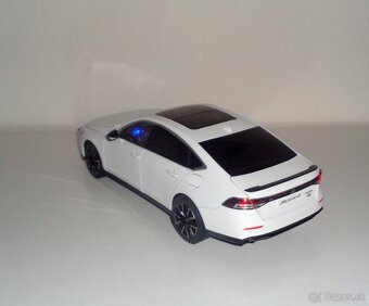 1:18 Honda Accord - 4