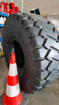 Pneumatiky na traktorbager - 4