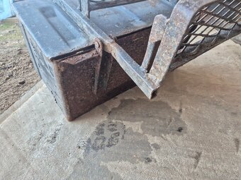 Zetor skrinka batérie schodíky - 4