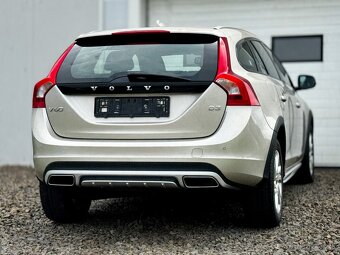 Volvo V60 D3 Cross Country 2.0D,Momentum,1Majiteľ - 4