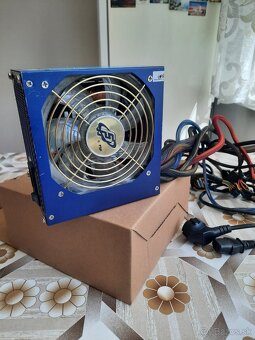 Predám zdroj 600w epsilon - 4