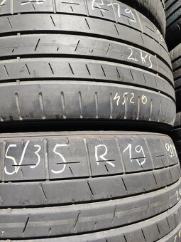 235/35R19 - 4