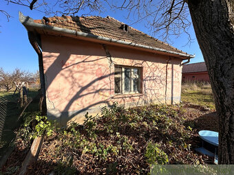 Starý sedliacky dom na veľkom pozemku – vhodné na výstavbu - 4