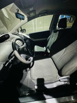 TOYOTA YARIS 1.0 B 3D - 4