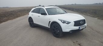 Infiniti QX70 S prémium - 4