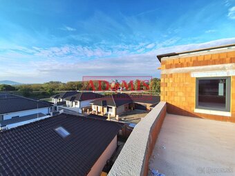 ADOMIS - predám exkluzívny 4-izbový tehlový dom 220m2,garáž, - 4