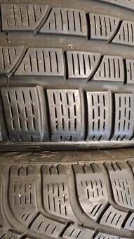 Predám 4ks jazdené zimné 235/45r18-98V Pirelli - 4