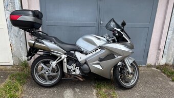 Honda VFR800 - 4
