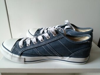 FILA - 4