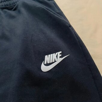 NIKE čierne športové teplákové nohavice tepláky joggers S - 4