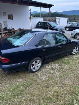 Mercedes E 2,2CDI - 4