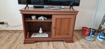 Predám rohovú vytrínu plus stolik pod televízor - 4