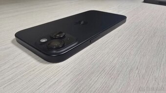 Predám čierny iPhone 15 128GB TOP stav - 4