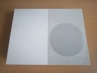 XBOX ONE S - 4