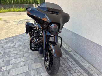 Harley Street Glide - 4