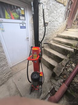 Predám elektrickú štiepačku na drevo - 4