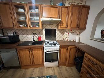 Ponúkam Vám na predaj zrekonštruovaný 3 izbový byt v DS - 4