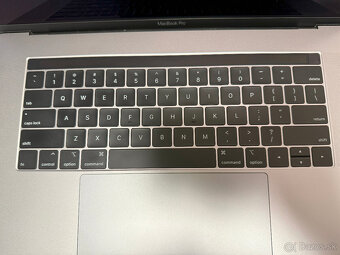 MacBook Pro 15" 2019 - i7, 16GB, 256GB (Space Grey) - 4