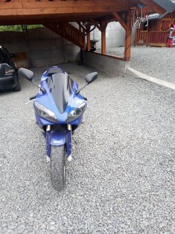 Yamaha R1 - 4