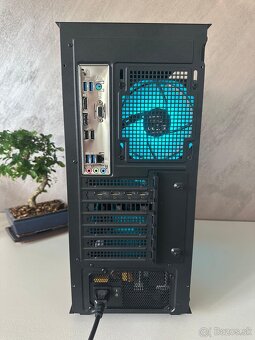 RX 5700XT / RYZEN 5 5600X / 32GB DDR4 / 1TB NVME - 4
