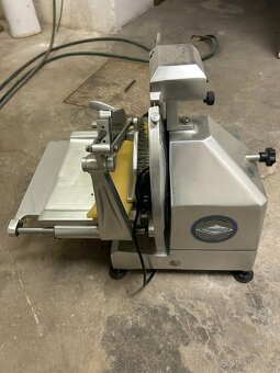 Predám nárezový stroj. - 4