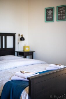 Posteľ a nočné stolíky HEMNES - 4