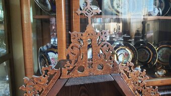 Starozitny relikviár a religiozne sochy. - 4