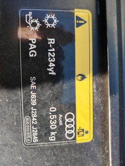 Predám prednú kapotu na audi q7 - 4