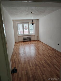 na predaj 2 izbový byt Staré sídlisko Prievidza - 4