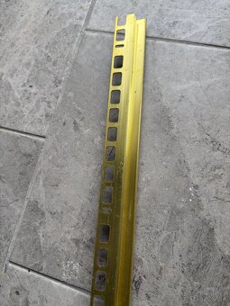 Schodová lišta - mosadzná, 2,5m - 4