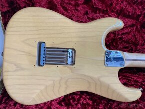 Fender Stratocaster Deluxe - 4