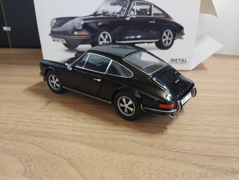 Porsche 911 1:18 Schuco - 4