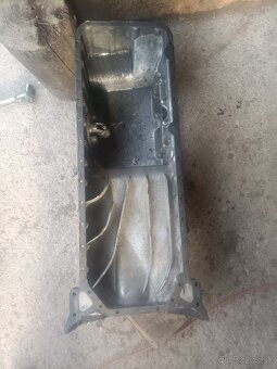 Predám olejové vaňe na Mercedes Benz w124 300d - 4