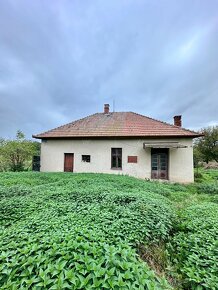 REZERVOVANÉ - rodinný dom na polosamote s veľkým pozemkom - 4