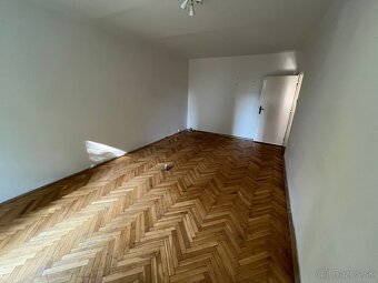 Priestranný 3-izbový byt s dvoma balkónmi - 4