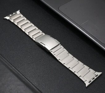 Titanový remienok na Apple Watch Ultra (aj 46, 45 mm) - 4