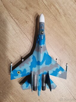 Model stíhačky Su-27 - 4