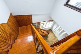 PEKNÝ POSCHODOVÝ RODINNÝ DOM - 4