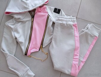 Moderna teplakova crop mikina s retiazkou sivo ruzova NOVA - 4